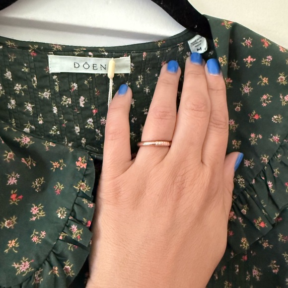 Doen Hudson Top: Floral Green Blouse with Ruffled Collar (M) - Picture 2 of 6